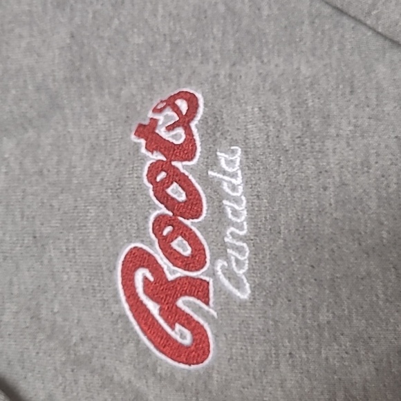 Roots sweatshirt Made in Canada - Picture 3 of 4